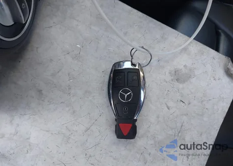 2016 Mercedes-Benz C 300 z USA, uszkodzony, nr VIN 55SWF4JB2GU154736